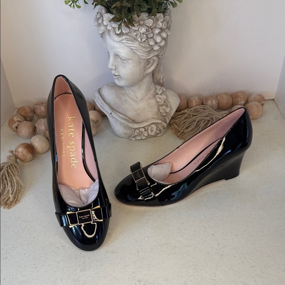 kate spade new york Women's Bowdie Wedge Heel Pump Sz 7 - Picture 2 of 13